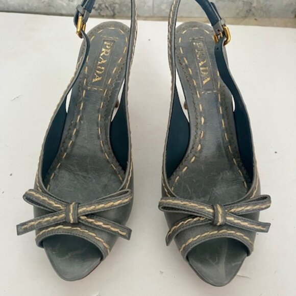 PRADA Blue Leather Heels Straps peep toe with bow accent - Picture 2 of 6